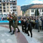 На централном споменику служен помен погинулим и преминулим борцима фочанских бригада, те положено цвијеће и прислужене свијеће.
