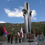 На централном споменику служен помен погинулим и преминулим борцима фочанских бригада, те положено цвијеће и прислужене свијеће.