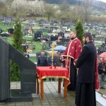 Служењем парастоса у капели Светог апостола Марка и полагањем вијенаца на спомен-обиљежје масовне гробнице на Градском гробљу, у Мркоњић Граду данас је обиљежена 21 година од отварања масовне гробнице из које је ексхумирано 181 тијело српских цивила и војника.