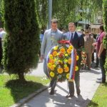 U ime predsjednika Republike Srpske Milorada Dodika, vijenac na spomenik u naselju Dobrinja četiri položio je njegov izaslanik Marko Vidaković.