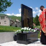 Парастосом, прислуживањем свијећа и полагањем цвијећа на спомен обиљежје у селу Ледићи, код Трнова, данас у чланови породица невиних српских жртава достојанствено и молитвено обиљежили 25 година од крвавог пира муслиманских фаланги које су свирепо ликвидирале 24 српска цивила из овог села.