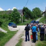 Парастосом, прислуживањем свијећа и полагањем цвијећа на спомен обиљежје у селу Ледићи, код Трнова, данас у чланови породица невиних српских жртава достојанствено и молитвено обиљежили 25 година од крвавог пира муслиманских фаланги које су свирепо ликвидирале 24 српска цивила из овог села.