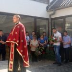 Polaganjem vijenaca, služenjem parastosa i prisluživanjem svijeća u zgradi Policijske uprave /PU/ u Mrkonjić Gradu danas je obilježeno 25 godina od pogibije 22 mrkonjićka policajca u Šebezima, koji su svoje živote ugradili u stvaranje Republike Srpske