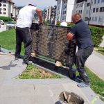 На централном спомен-обиљежју на Палама постављено је осам плоча на којима су уклесана имена 536 бораца, припадника Војске и Министарства унутрашњих послова Републике Српске погинулих у протеклом Одбрамбено-отаџбинском рату