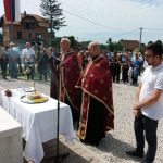У Доњим Орловцима, код Приједора, данас је откривен и освештан новоизграђени споменик за 21 погинулог борца одбрамбено-отаџбинског рата.