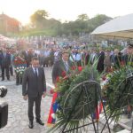 Предсједник Републике Српске Милорад Додик и изасланик предсједника Србије Александар Вулин положили су цвијеће код Централног спомен-крста на братуначком гробљу и одали почаст Србима средњег Подриња страдалим у одбрамбено-отаџбинском рату.