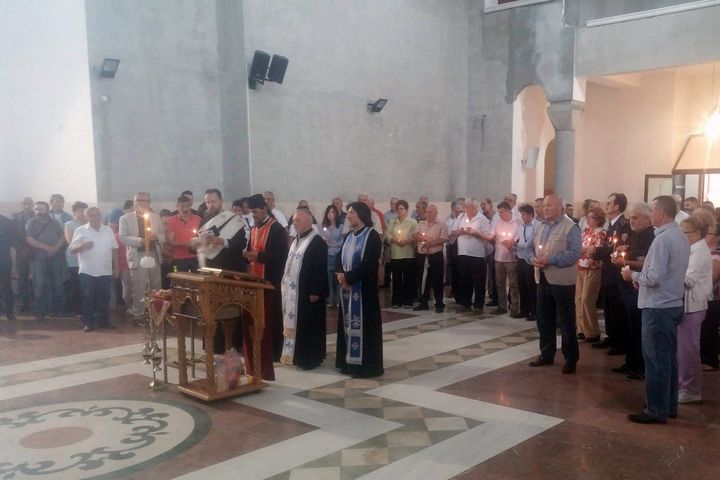 У Храму Светог Јоакима и Ане у београдском насељу Калуђерица данас је служен парастос за 20 српских цивила, који су мучки и на превару, мислећи за своје убице да су војници ЈНА, побијени у неколико цапрашких села код Сиска, 22. августа, 1991. године.