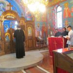 U Crkvi Svetog kneza Lazara u Kruškovom Polju kod Šamca služena je zaupokojena liturgija, a zatim je kod spomenika služen parastos za 14 poginulih boraca Vojske Republike Srpske /VRS/ i tri civilne žrtve rata iz ovog mjesta.