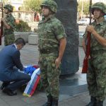 У Београду су данас положени вијенци и одата почаст поводом обиљежавања 76 година од злочина који су у Другом свјетском рату починиле окупационе снаге које су на стубове јавне расвјете на Теразијама објесиле петорицу Београђана, оптужених за пружање отпора.
