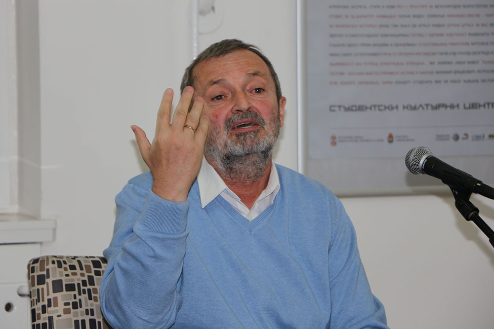 Urednik programa SKC-a Vesna Kapor je dr Milana Micića predstavila kao istoričara čija su djela puna „literarnih nanosa”.