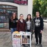 Asocijacija srednjoškolaca u BiH, lokalna organizacija u Trebinju, danas je na Trgu slobode u centru ovog grada organizovala akciju "Knjigu donesi – knjigu odnesi" s ciljem da učenici i ostali zainteresovani građani razmijene knjige koje posjeduju.