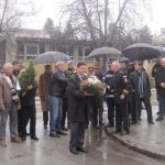 Ветерани служби безбједности Републике Српске, припадници Полицијске управе Источно Сарајево, борци Војске Републике Српске /ВРС/ и представници града и општина Источног Сарајева положили су данас вијенце код спомен-обиљежја Зорану Цвијетићу, првом министру унутрашњих послова некадашње Српске аутономне области /САО/ Романија, који је погинуо прије 24 године у Лукавици од снајперског хица испаљеног са брда Мојмило.
