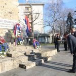 Делегација Савјета министара, коју је предводио министар иностраних послова Игор Црнадак, положила је данас вијенце на споменик палим борцима НОР-а поводом 9.јануара – Дана Републике Српске.