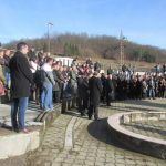 У цркви Светих апостола Петра и Павла у Кравици код Братунца служен парастос за 158 српских цивила и војника из овог мјеста и околних села погинулих у посљедњем рату, од којих су 49 убиле муслиманске снаге из Сребренице и братуначких села на Божић, 7. јануара 1993. године.