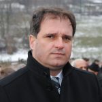 Предсједник СДС-а Вукота Говедарица у Скеланима, гдје је данас одржан помен и полагања вијенаца на централни споменик за страдалих 69 становника које су 16. јануара 1993. године убиле муслиманске снаге из Сребренице под командом Насера Орића.