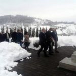 Predstavnici opštine Krupa na Uni, borci i ratni vojni invalidi danas su povodom Dana boraca Republike Srpske položili vijenac i prislužili svijeće kod spomen-obilježja poginulim borcima Vojske Republike Srpske u Donjem Duboviku.