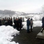 Predstavnici opštine Krupa na Uni, borci i ratni vojni invalidi danas su povodom Dana boraca Republike Srpske položili vijenac i prislužili svijeće kod spomen-obilježja poginulim borcima Vojske Republike Srpske u Donjem Duboviku.