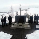 Predstavnici opštine Krupa na Uni, borci i ratni vojni invalidi danas su povodom Dana boraca Republike Srpske položili vijenac i prislužili svijeće kod spomen-obilježja poginulim borcima Vojske Republike Srpske u Donjem Duboviku.