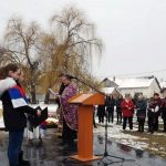 Parastos povodom obilježavanja 26 godina od agresije hrvatske vojske na ovu opštinu služio je sveštenik Jovo Banović, a vijence ispred Spomen-obilježja za 48 poginulih boraca i civilnih žrtava rata položile su porodice poginulih boraca i civilnih žrtava, delegacija opštinske Boračke organizacije Brod i Mjesnog odbora Boračke organizacije Brodsko polje 1.