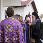 Njegovo preosveštenstvo episkop zvorničko-tuzlanski Fotije služio je u Sijekovcu parastos za 46 Srba koji su pobijeni 26. marta 1992. godine u tom selu na području opštine Brod.