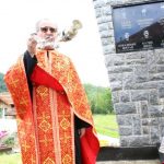 Парастос погинулим борцима служио је архијерејски намјесник тузлански протојереј-ставрофор Стево Јовић, који је истакао да је српски народ на овим просторима опстао и преживио захваљујући храбрости, јунаштву и жртви бораца Војске Републике Српске.