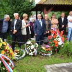 Cvijeće na spomen-obilježje na spomen-obilježje povodom obilježavanja 26 godina od velikog srpskog stradanja u srebreničkoj opštini. položio je izaslanik predsjednika Republike Srpske Miladin Dragičević.